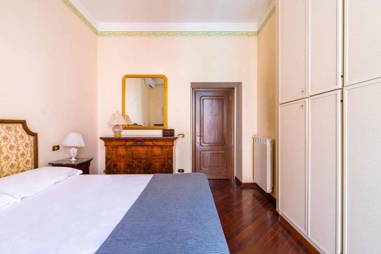 Grand Classic Apartment At San Martino By Napoliapartments Nápoles Exterior foto