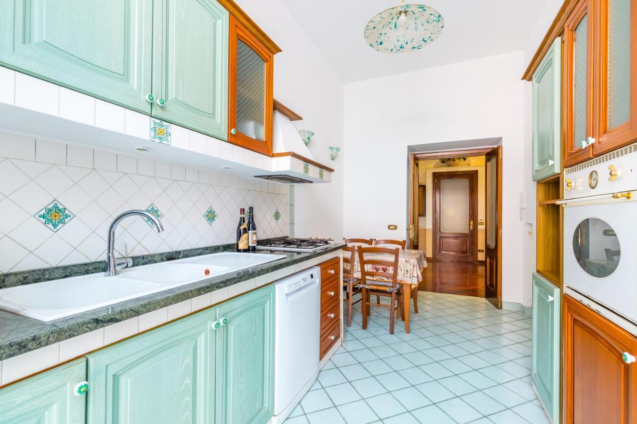Grand Classic Apartment At San Martino By Napoliapartments Nápoles Exterior foto