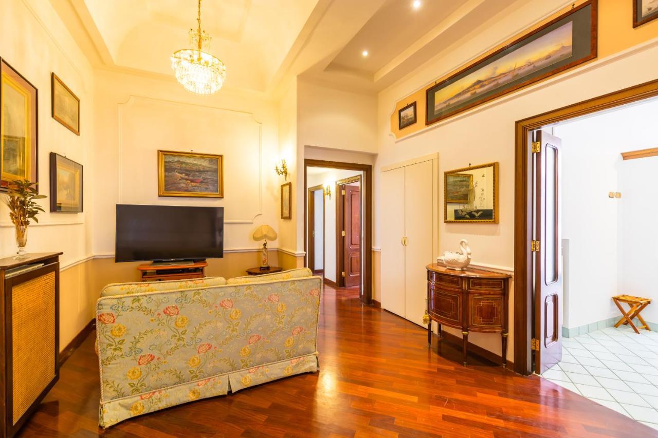 Grand Classic Apartment At San Martino By Napoliapartments Nápoles Exterior foto