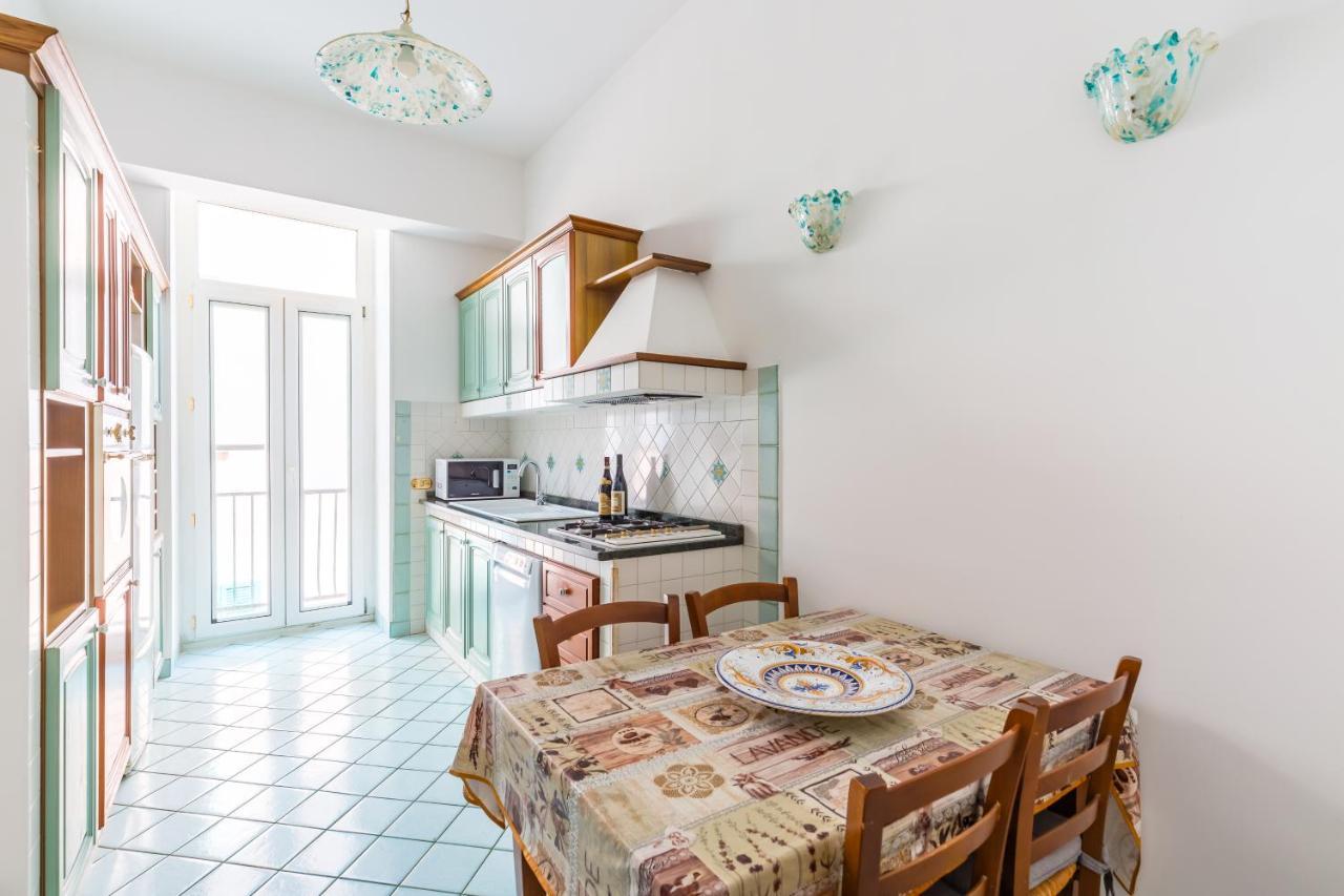 Grand Classic Apartment At San Martino By Napoliapartments Nápoles Exterior foto