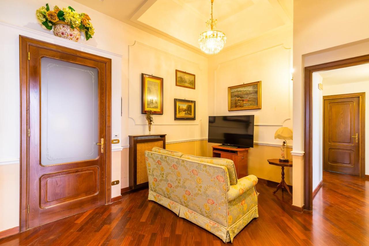 Grand Classic Apartment At San Martino By Napoliapartments Nápoles Exterior foto