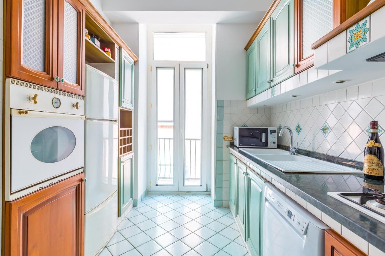 Grand Classic Apartment At San Martino By Napoliapartments Nápoles Exterior foto